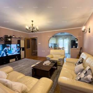 Prodajemo kuću sa poslovnim prostorom u Centru Medulina!