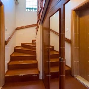 Prodajemo kuću sa poslovnim prostorom u Centru Medulina!