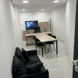 Prodajemo poslovni prostor u centru Pule. Pješačka zona.