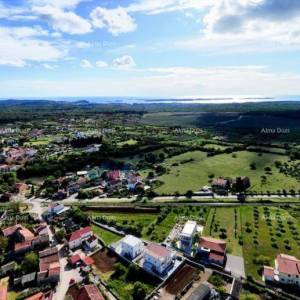 Prodajemo prekrasnu  duplex kuću sa bazenom i sa pogledom na more i Brijune, u Galižani