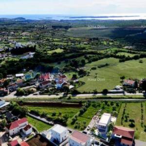 Prodajemo prekrasnu  duplex kuću sa bazenom i sa pogledom na more i Brijune, u Galižani