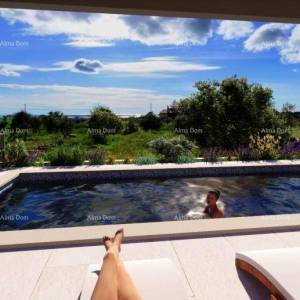 Prodajemo prekrasnu  duplex kuću sa bazenom i sa pogledom na more i Brijune, u Galižani