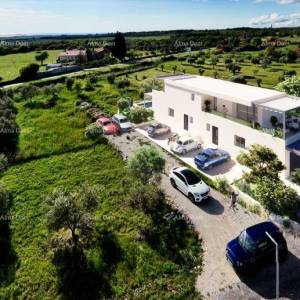 Prodajemo prekrasnu  duplex kuću sa bazenom i sa pogledom na more i Brijune, u Galižani