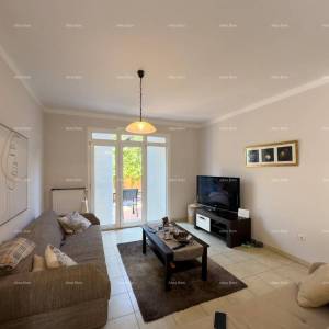 Prodajemo stan sa vrtom na odličnoj lokaciji, Pula. Valdebek