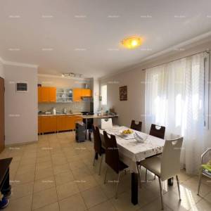 Prodajemo stan sa vrtom na odličnoj lokaciji, Pula. Valdebek