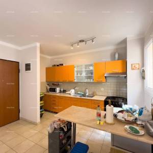 Prodajemo stan sa vrtom na odličnoj lokaciji, Pula. Valdebek