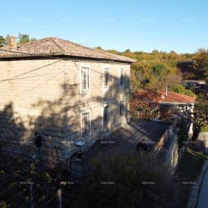Prodajemo staru Istarsku kamenu kuću sa pogledom na Grožnjan.