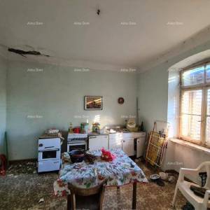 Prodajemo staru Istarsku kamenu kuću sa pogledom na Grožnjan.