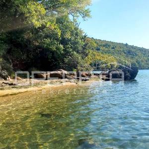 Prostano građevinsko zemljište s pogledom na more 8600m2