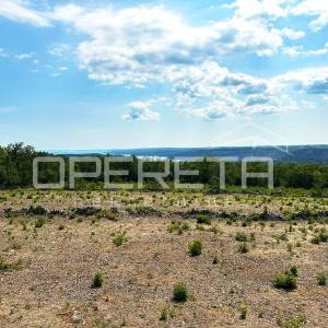 Prostano građevinsko zemljište s pogledom na more 8600m2