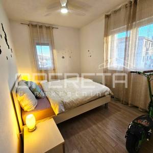 Prostran stan s bazenom i parkingom, 81,20 m2, Okrug Gornji