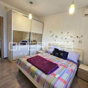 Prostran stan s bazenom i parkingom, 81,20 m2, Okrug Gornji