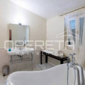 Prostrani penthouse na samoj obali Baćinskih jezera