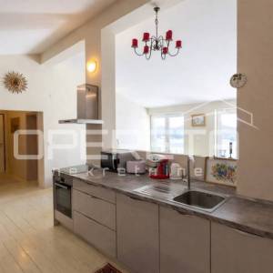 Prostrani penthouse na samoj obali Baćinskih jezera