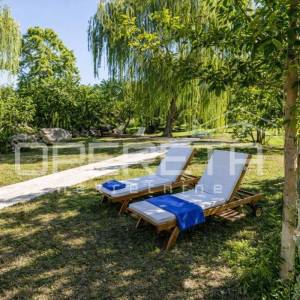 Prostrani penthouse na samoj obali Baćinskih jezera