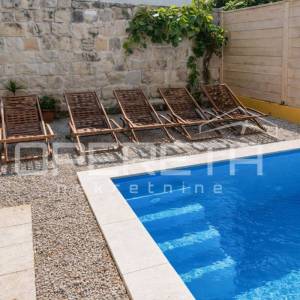 Prostrani penthouse na samoj obali Baćinskih jezera