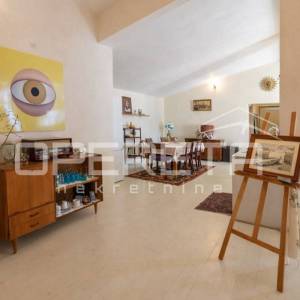 Prostrani penthouse na samoj obali Baćinskih jezera