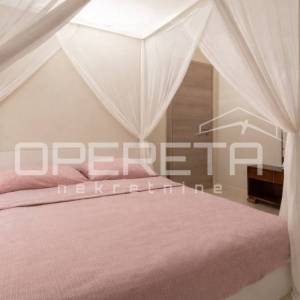 Prostrani penthouse na samoj obali Baćinskih jezera