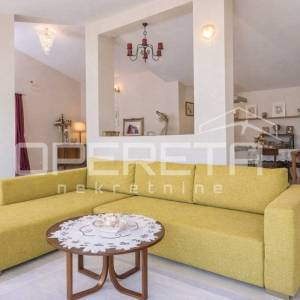 Prostrani penthouse na samoj obali Baćinskih jezera