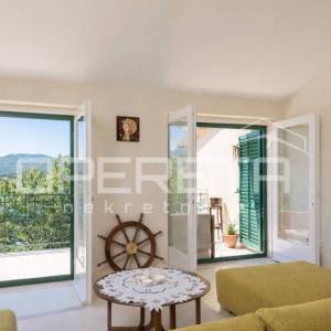 Prostrani penthouse na samoj obali Baćinskih jezera