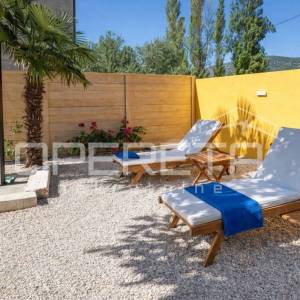 Prostrani penthouse na samoj obali Baćinskih jezera