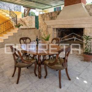 Prostrani penthouse na samoj obali Baćinskih jezera