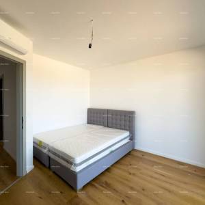 Prostrani stan u Puli s tri spavaće sobe i dvije velike terase, i modernim sadržajima blizu centra grada