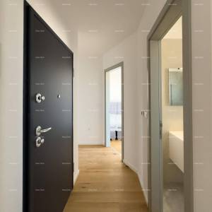 Prostrani stan u Puli s tri spavaće sobe i dvije velike terase, i modernim sadržajima blizu centra grada