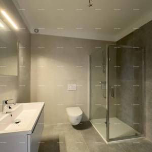 Prostrani stan u Puli s tri spavaće sobe i dvije velike terase, i modernim sadržajima blizu centra grada