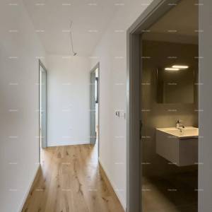 Prostrani stan u Puli s tri spavaće sobe i dvije velike terase, i modernim sadržajima blizu centra grada