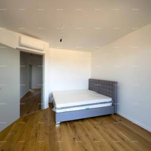 Prostrani stan u Puli s tri spavaće sobe i dvije velike terase, i modernim sadržajima blizu centra grada