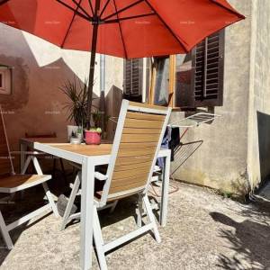 PULA, centar – prodaja / stan 55 m² s vrtom i parkirnim mjestom