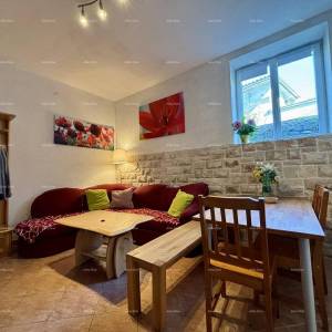 PULA, centar – prodaja / stan 55 m² s vrtom i parkirnim mjestom