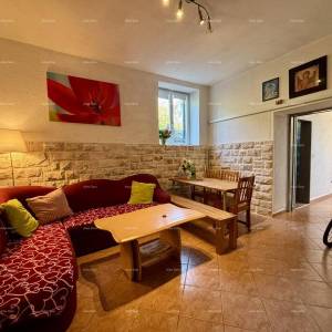 PULA, centar – prodaja / stan 55 m² s vrtom i parkirnim mjestom