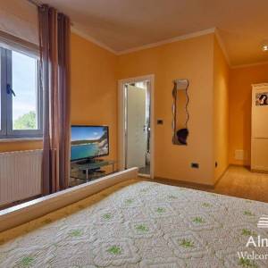 Pula Gortanova uvala, Prvi red - Luksuzna vila sa garažom i bazenom na jedinstvenoj lokaciji u Puli!