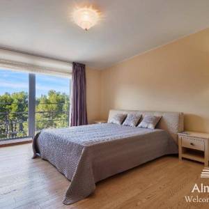 Pula Gortanova uvala, Prvi red - Luksuzna vila sa garažom i bazenom na jedinstvenoj lokaciji u Puli!