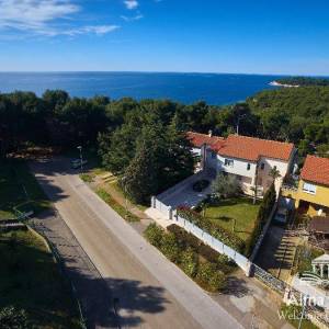 Pula Gortanova uvala, Prvi red - Luksuzna vila sa garažom i bazenom na jedinstvenoj lokaciji u Puli!