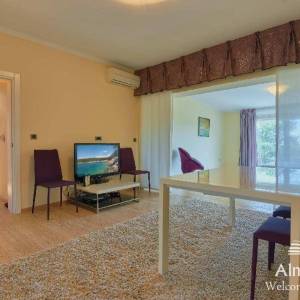 Pula Gortanova uvala, Prvi red - Luksuzna vila sa garažom i bazenom na jedinstvenoj lokaciji u Puli!