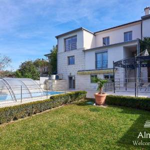 Pula Gortanova uvala, Prvi red - Luksuzna vila sa garažom i bazenom na jedinstvenoj lokaciji u Puli!