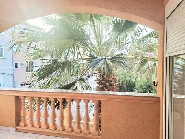 Pula - Monvidal ( Studenčeva ) 4-sobni stan 128m2, terasa, 1.kat