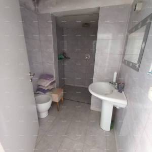 Pula!  Prizemnica s velikim vrtom i terasom.