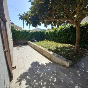 Pula!  Prizemnica s velikim vrtom i terasom.