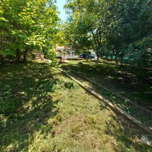 Pula!  Prizemnica s velikim vrtom i terasom.