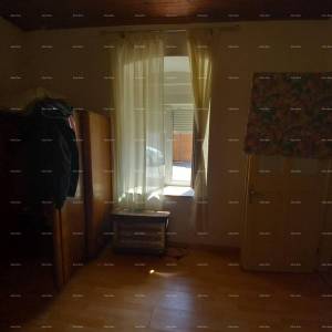 Pula!  Prizemnica s velikim vrtom i terasom.