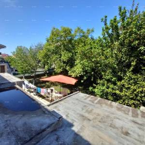 Pula!  Prizemnica s velikim vrtom i terasom.