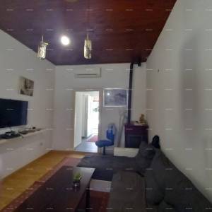 Pula!  Prizemnica s velikim vrtom i terasom.