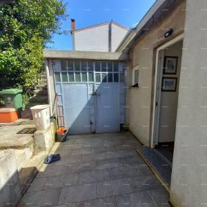 Pula!  Prizemnica s velikim vrtom i terasom.