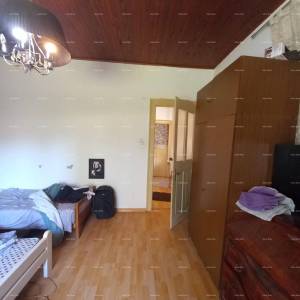 Pula!  Prizemnica s velikim vrtom i terasom.