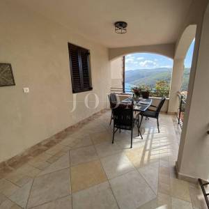 Rabac, kuća sa četiri stambene jedinice, te predivnim pogledom na more