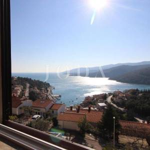 Rabac, kuća sa četiri stambene jedinice, te predivnim pogledom na more